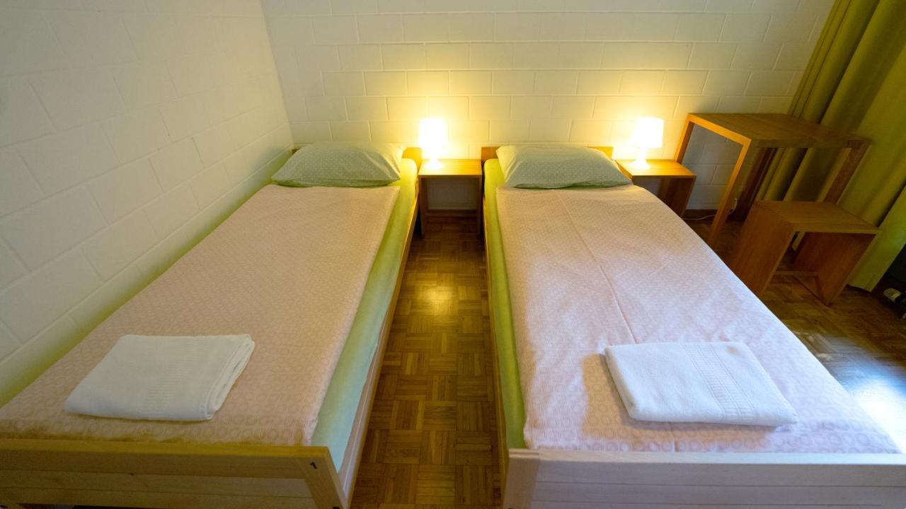 Twin Room Shower,1163446437:JPEG